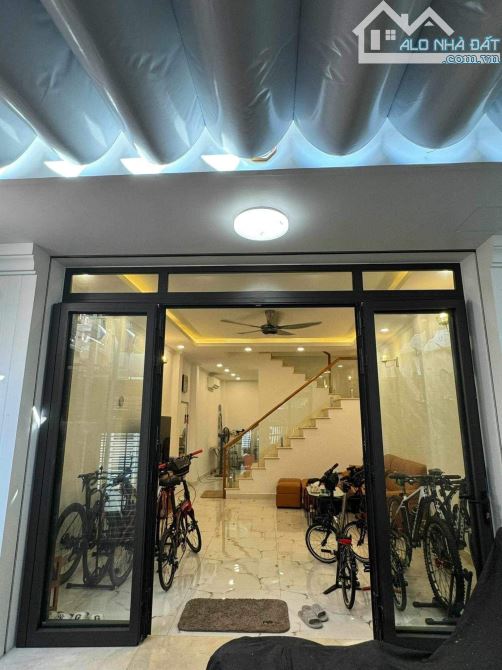QUẬN 1 - TRẦN HƯNG ĐẠO NGAY BỘ CÔNG AN - HẺM 8m - DT 4.5 x 15m - CHỈ 19.5 TỶ