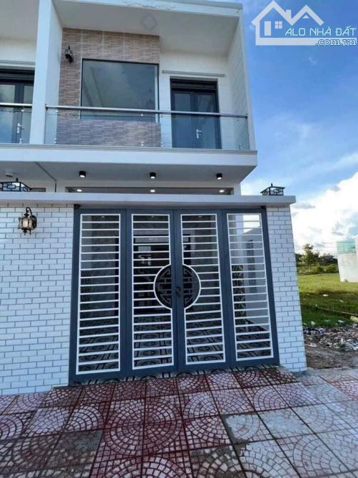 Tân Xuân Hóc Môn 745 TRIỆU SHR 60m2 Nhà 1 lầu 1 trệt Công Chứng Ngay