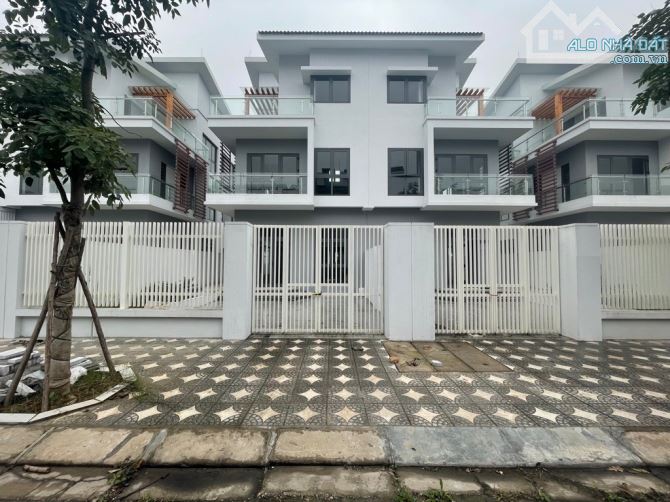 Bán gấp biệt thự Xuân Phương Tasco, DT 152m2, đường đôi gần hồ, giá chỉ 28 tỷ