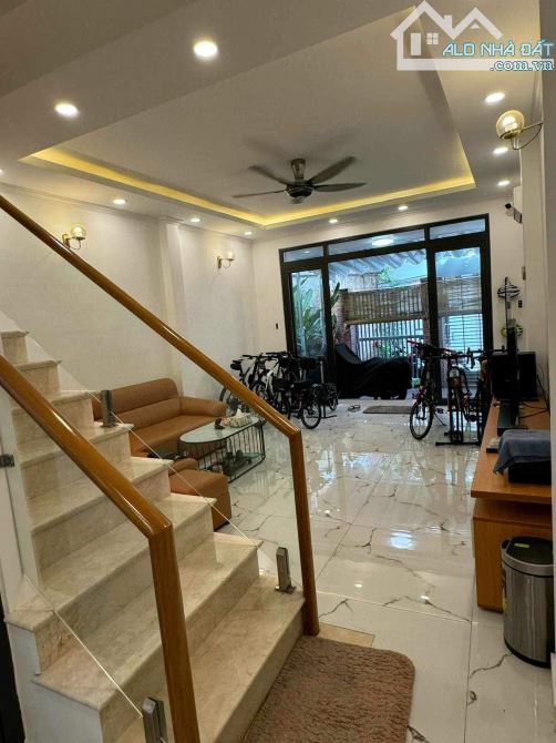 QUẬN 1 - TRẦN HƯNG ĐẠO NGAY BỘ CÔNG AN - HẺM 8m - DT 4.5 x 15m - CHỈ 19.5 TỶ - 10