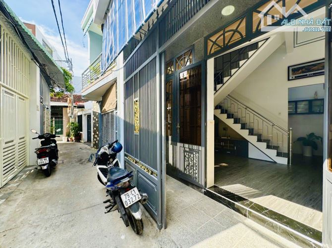 Bán nhà 3 tầng hẻm thông đường Đồng Nai- Phước Hải - 1