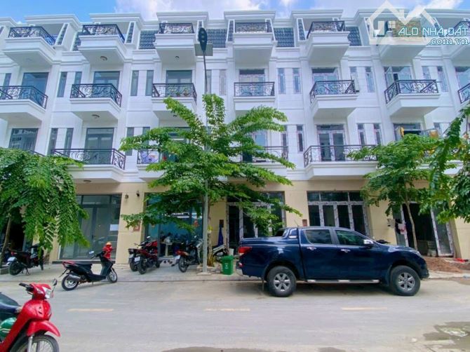 Ngộp bank giảm 450tr bán nhanh căn 4 lầu Full nội thất 180m2 giá 5ty750, Nguyễn Oanh - GV. - 1