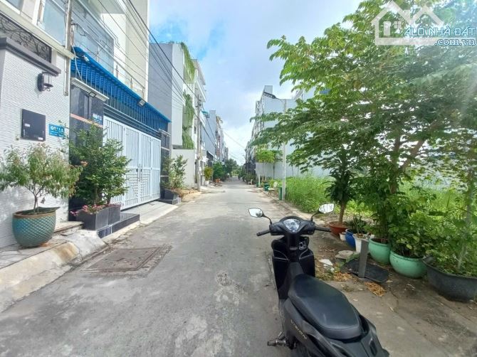 Đất 1368 lê văn lương chỉ 4.3 tỷ, đường 7m, sổ hồng, và lô view công viên - 1