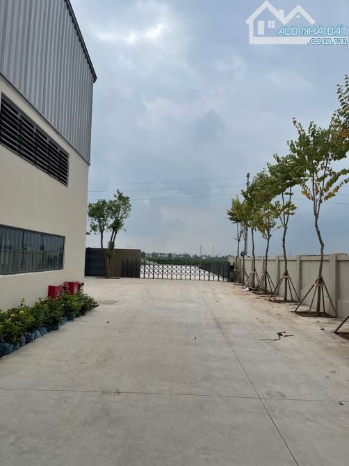 Cho thuê 1300m2 có nghiệm thu PCCC cạnh Ecopark, cách cầu Thanh Trì 10km - 1