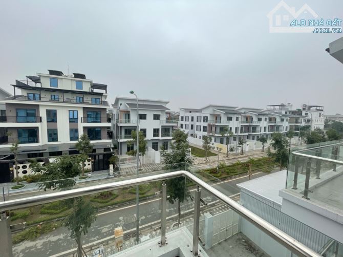 Bán gấp biệt thự Xuân Phương Tasco, DT 152m2, đường đôi gần hồ, giá chỉ 28 tỷ - 2