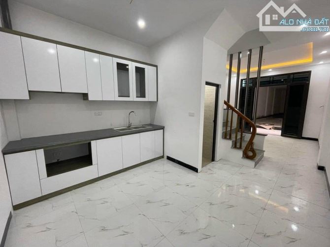 GẤP GẤP...! lô góc tại  LA Tinh – 5*T 30m2 Ô tô đỗ cách 20m  5p ra KDT đô nghĩa  giá 3tỷ - 4