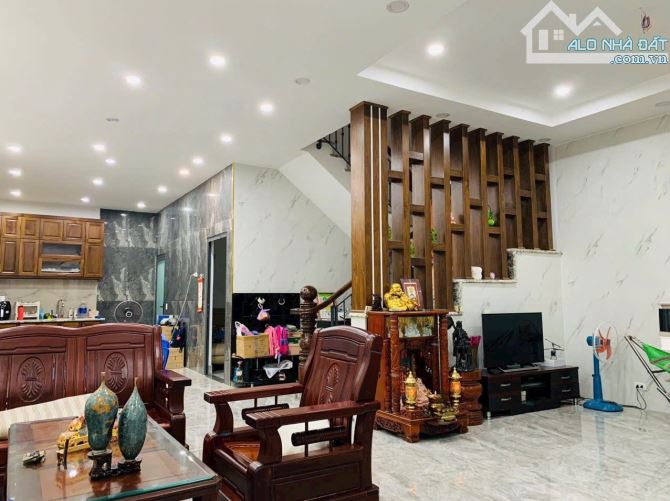 Bán Nhà Biệt Thự DT 182M2 P. Tân Mai gần VinCom Biên Hoà cách đường Phạm Văn Thuận 100M - 4