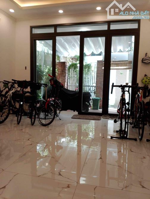 QUẬN 1 - TRẦN HƯNG ĐẠO NGAY BỘ CÔNG AN - HẺM 8m - DT 4.5 x 15m - CHỈ 19.5 TỶ - 4