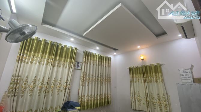 GẦN SIÊU THỊ AEON TÂN PHÚ - ( 4,5 x 12 ) 3 TẦNG 3 PHÒNG NGỦ - HẺM 6M THÔNG - CHỈ NHỈNH 5TỶ - 5