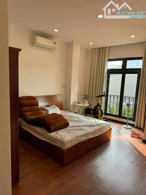 QUẬN 1 - TRẦN HƯNG ĐẠO NGAY BỘ CÔNG AN - HẺM 8m - DT 4.5 x 15m - CHỈ 19.5 TỶ - 7