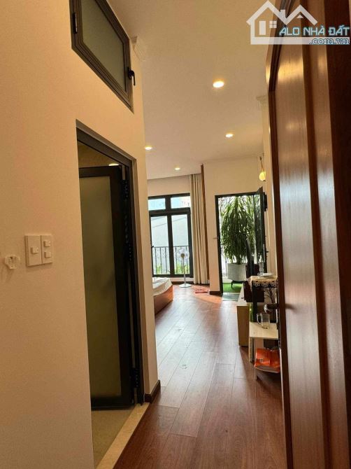 QUẬN 1 - TRẦN HƯNG ĐẠO NGAY BỘ CÔNG AN - HẺM 8m - DT 4.5 x 15m - CHỈ 19.5 TỶ - 8