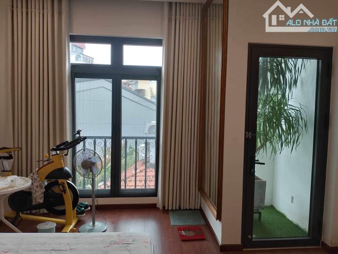 QUẬN 1 - TRẦN HƯNG ĐẠO NGAY BỘ CÔNG AN - HẺM 8m - DT 4.5 x 15m - CHỈ 19.5 TỶ - 9