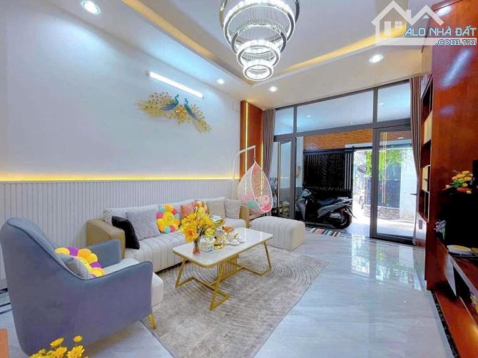 Bán nhà gấp  Đường Nguyễn Ngọc Lộc, Phường 14, Q10 DT:40,5m2 Giá: 2tỷ950