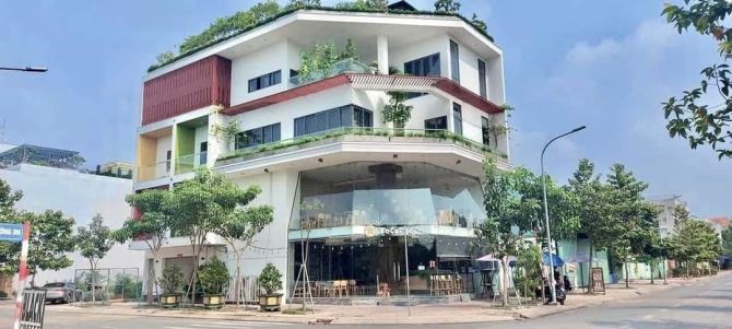 Bán nhà góc 2 MT KDC D2D Thống Nhất, Biên Hòa, 195m2, giá 32 tỷ.