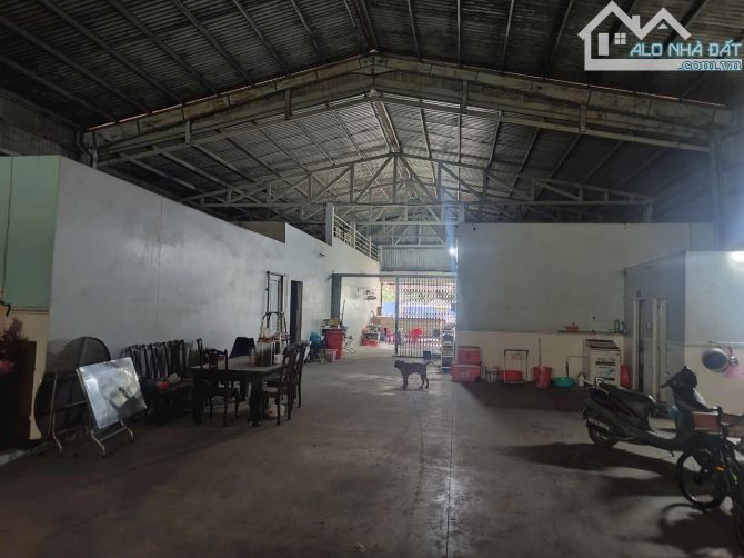 bán kho xưởng mặt tiền tỉnh lộ 10 diện tích 1.701m2 , giá 34 tỷ, thuộc Đức Hòa, Long An - 1