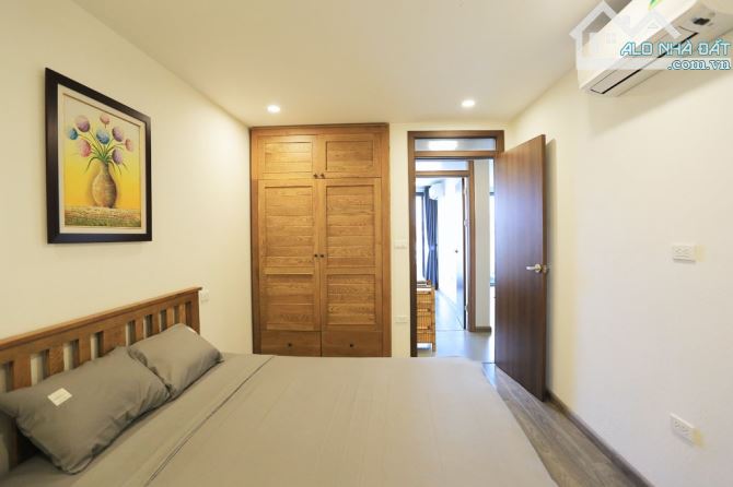 Cho thuê 1n1k 42m2 Phố Yên Hoa, Ban công view Hồ, full đồ, thang máy, giá 9 triệu - 15