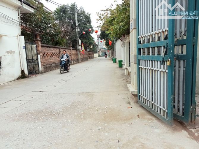 LIÊN NINH- THANH TRÌ -ĐẤT - Ô TÔ GẦN-  HƠN 40tr/m2 - 2