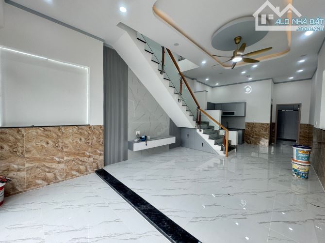 BÁN NHÀ 1 TRỆT 1 LẦU. DTSD 120M2 SỔ HỒNG CÓ HOÀN CÔNG P. BỬU HOÀ. GIÁ 2,8 TỶ TL - 2