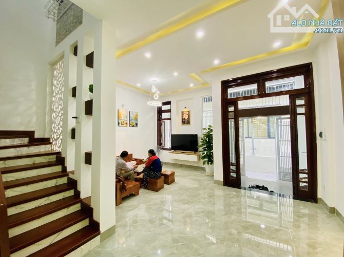 LỜI NGAY 2 TỶ KHI MUA- NHÀ ĐẸP 4 TẦNG KIÊN CỐ - HOÀ CƯỜNG- HẢI CHÂU-  NỞ HẬU - NHỈNH 5TỶ - 3