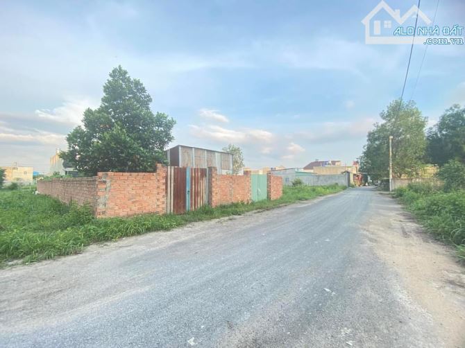 🆘BÁN ĐẤT SỔ CHUNG 2 Mặt Tiền 220Tr🆘  ____________________________________ ✅Vị Trí : Gần - 2