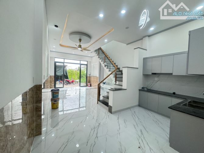 BÁN NHÀ 1 TRỆT 1 LẦU. DTSD 120M2 SỔ HỒNG CÓ HOÀN CÔNG P. BỬU HOÀ. GIÁ 2,8 TỶ TL - 3