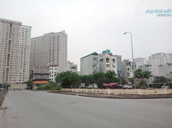 Bán đất đẹp dịch vụ Yên Nghĩa cạnh Đại học Phenikaa, 53m2 MT4.3m ô tô xây CCMN giá 7.2 tỷ