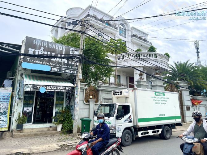 Nhà mới ở ngay đường Phú Thuận, Quận 7. 80m2 - 1