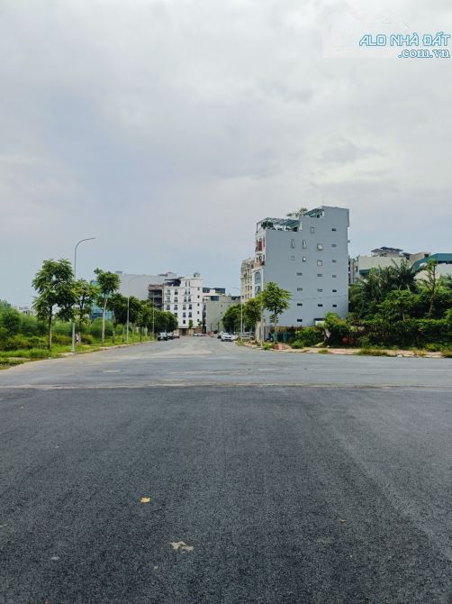 Chính chủ cần bán 650m2 đất mặt phố Hồng Tiến - Long Biên, chỉ 165 tỷ - 2