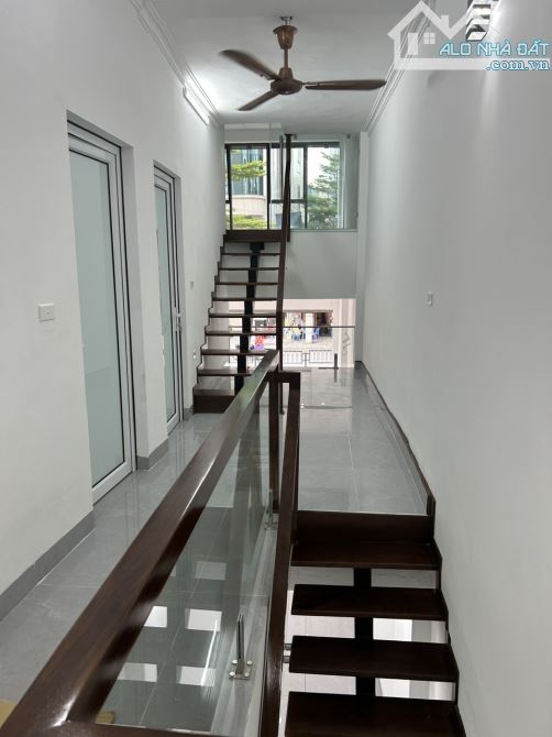 Cho thuê lâu dài nhà 2 tầng mặt phố Tôn Đức Thắng, Đống Đa, Nhà mới sửa chỉ việc sử dụng