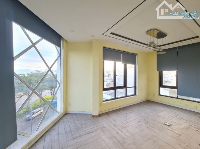 Bán Nhà 4 tầng  View Mặt Tiền Trần Phú dt  Giá 17Tỷ, dt 90m, ngang 12m - 6