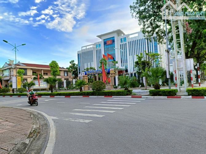 Bán nhà mặt phố Nguyễn Bặc, Thanh Trì 50m Mt 4m 5 tầng 19.5 tỷ