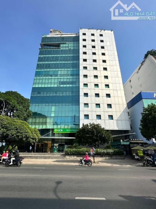 Bán tòa nhà siêu vị trí MT Lê Quang Định (8x25m) hầm 7 tầng, hợp đồng thuê 150 tr/tháng