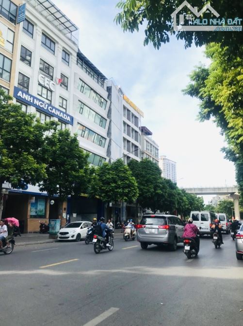 MP KHÚC THỪA DỤ 260M2 GIÁ 132 TỶ THÔNG SÀN 9 NỔI 1 HẦM VỈA HÈ 8M