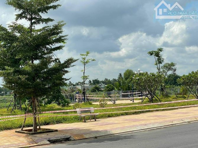 Biệt thự vườn 2 mặt tiền view  sông, công viên và sân golf.KDC Hà Đô, P.Thới An. Q.12 - 1