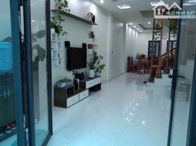 Bán nhà mặt phố Nguyễn Bặc, Thanh Trì 50m Mt 4m 5 tầng 19.5 tỷ - 2
