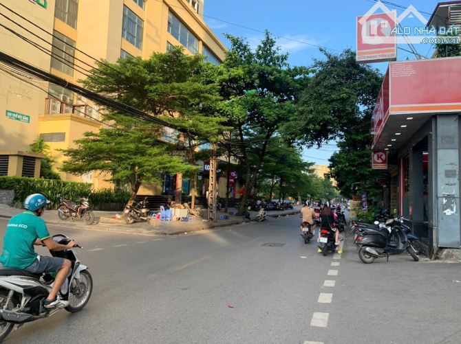 Cơ Hội Đầu Tư. Đất Mặt Phố Lĩnh Nam. 494m2. Sau QH Còn 318m2-MT:13m. Sổ Vuông Đẹp - 2