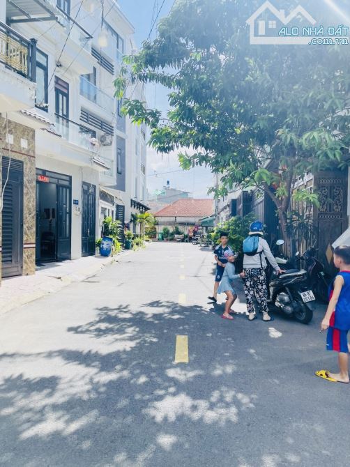 Nhà Bán Q12 Khu Phân Lô Nhà Cao Tầng-  59m2 - 3 Tầng - Sân Thượng- Đường 10m. Nhỉnh 5Tỷ. - 5