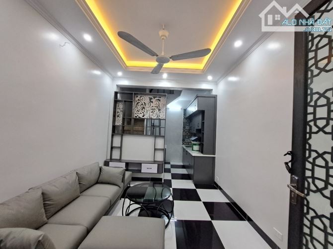 Nhà đẹp , ngõ 183 , Lĩnh Nam , Vinh Hưng , Hoàng Mai  20/24m , 4 tầng , 3,75 tỷ