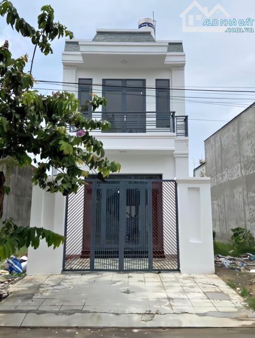 Cần bán gấp căn nhà ngay mặt tiền đường Nguyễn Hữu Trí - SHR - 1,05 TỶ