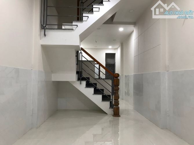 GÒ VẤP NHỈNH 3 TỶ, DT 45M2 2TẦNG 2PN, HẺM 3G SÁT CHỖ ĐẬU XE HƠI, SỔ ĐẸP.