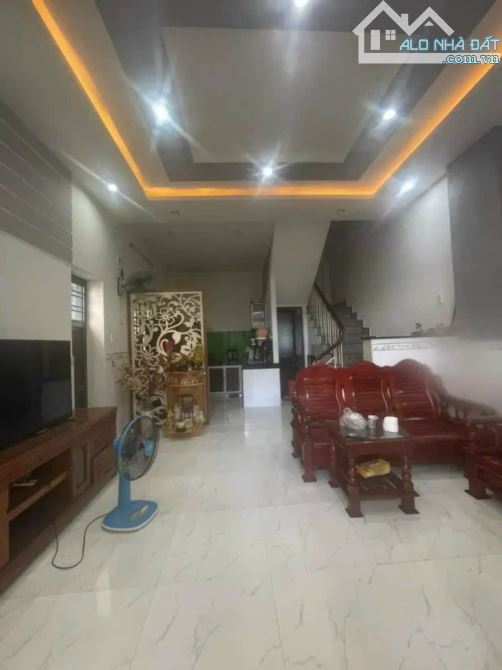 nhà 3 tầng đường Duy Tân quận Hải Châu Đà Nẵng, gần sát đường, giá chỉ 2ty950