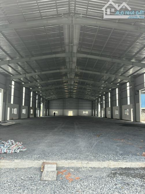 Cho thuê kho xưởng kv: 7.500m2, x: 3.400m2,vp: 200m2, Đức Hòa ,Long An