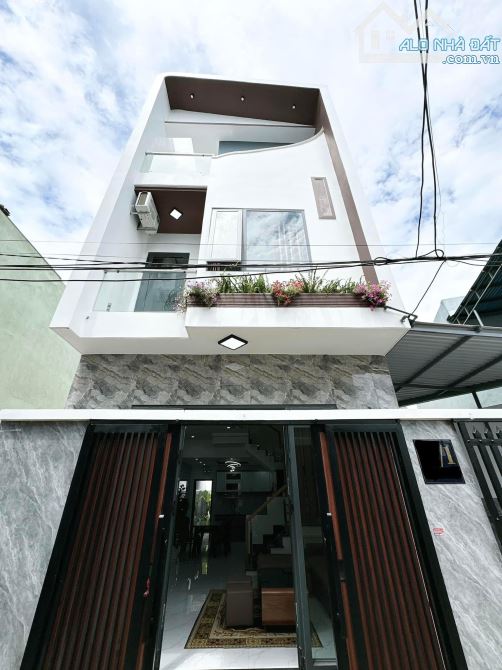 Nhà 3 tầng mới kiệt ô tô 5m  Tống Duy Tân dối diện bến xe Đà Nẵng
