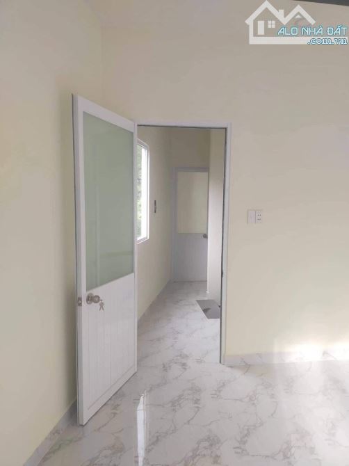 CẦN BÁN GẤP CĂN NHÀ GẦN CHỢ TÂN THỚI HIỆP GIÁ CHỈ 2 TỶ GỌI XEM NHÀ - 1