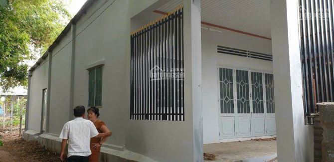 Cần bán căn nhà cấp 4 sau trường THPT Tân Thông Hội DT: 185m2 Sổ Hồng riêng Giá: 1.5 tỷ - 1