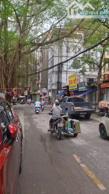 Bán gấp nhà mặt phố Nguyễn Đình Hoàn 68m2 MT 5.6m vỉa hè 2 bên, cho thuê, kinh doanh tốt - 3