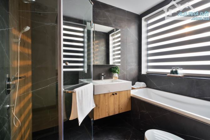 Cho thuê căn hộ dịch vụ cao cấp, nội thất Châu Âu phố Đội Cấn. - 4