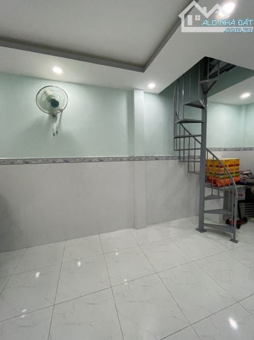 Nhà hẻm nhựa thông Hâu Giang 20m2 2 tầng BTCT xách vali vào ở ngay - 4