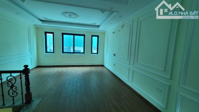 Ô tô vào nhà, Mặt tiền rộng, phân lô, Thang máy, Đường Mai DỊch, Quận Cầu Giấy. Giá: 15Tỷ