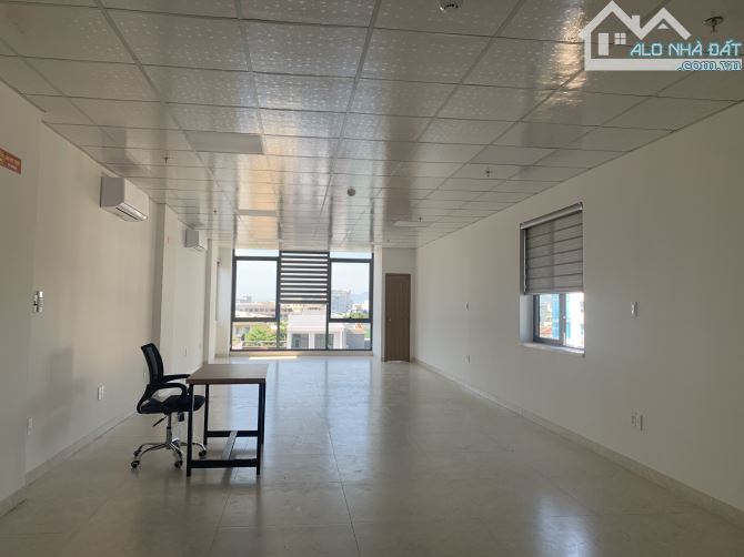 Cho thuê văn phòng 70 m2 có sẵn rèm, điều hoà. LH: OFFICE DANANG